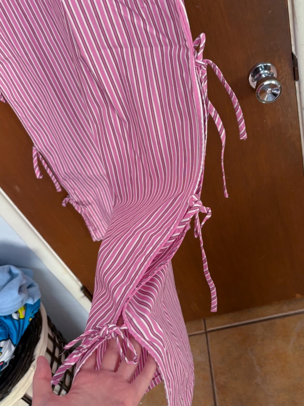 Pink Pants With Bows - Picture 3 of 5